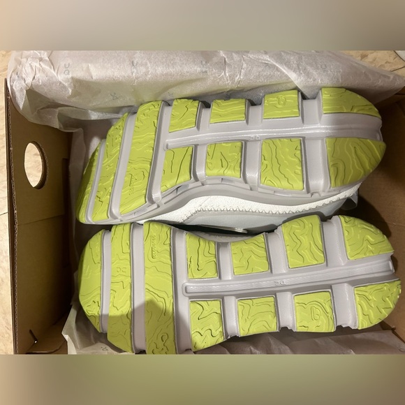 ON cloud. Cloudaway sneakers. New in box - Picture 7 of 12